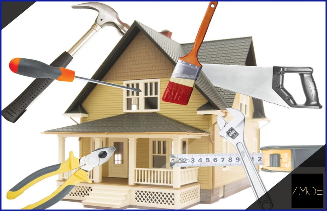 Maison entourée d'outils de bricolage tels qu'un marteau, pince et pinceau.
